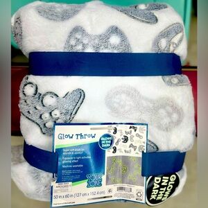 Game controller Glow Thro blanket.